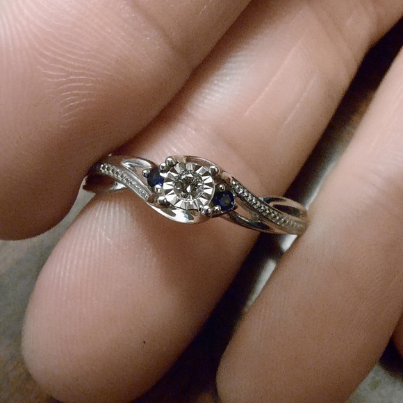 Ring - Picture 3 of 5